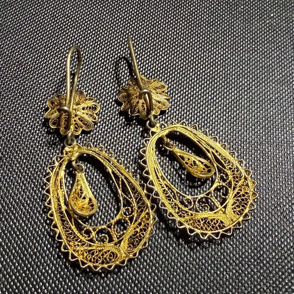 Elegant Victorian Sterling Gold Vermeil Filigree Drop Earrings  (1) - Picture 2 of 8